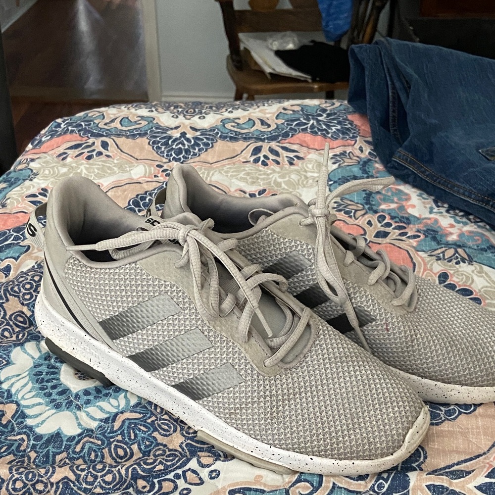 Adidas Men's Light Gray Sneakers